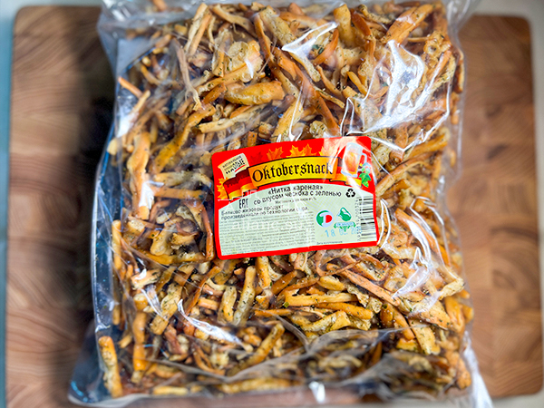 Нитка ЖАРЕНАЯ "Чеснок с зеленью" Oktobersnack 1 кг (сырный продукт) в Элисте