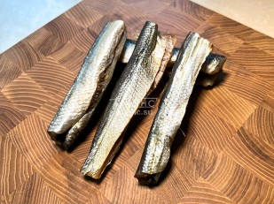 Осьминог (ломтики из филе кальмара): Корюшка вяленая (тушка)