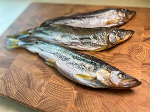 Кальмар со вкусом краба (Мясо краба): Корюшка с икрой вяленая ГОСТ (крупная)